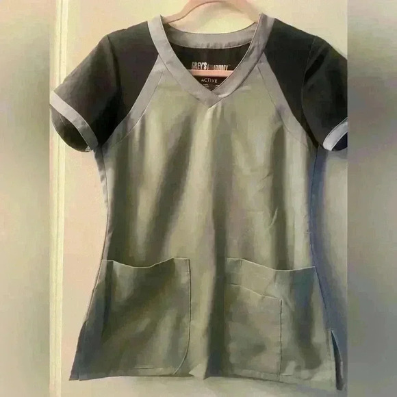 Grey’s Anatomy Active Scrub Top - Picture 1 of 3